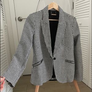 Tahari Blazer/ size 2 excellent quality 👌